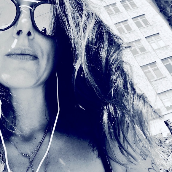 Meet your Posher, Dawn - Picture 2 of 3